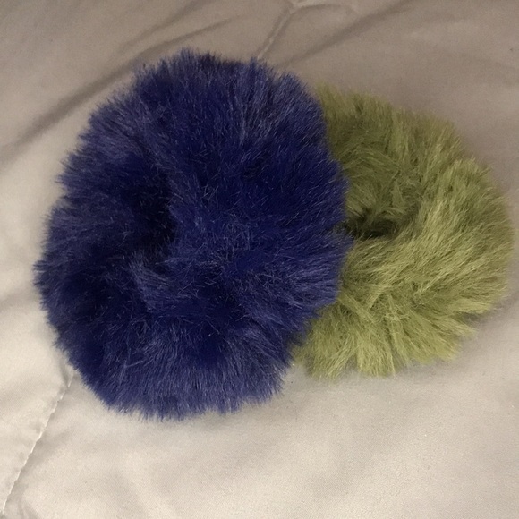 2 set, scrunchies from Icing.